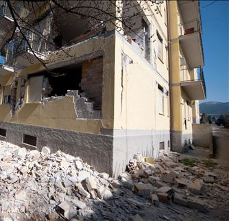 terremoto-abruzzo-casa-distrutta